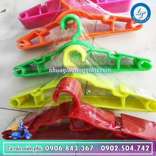 Móc nhựa treo quần áo dày dặn bền chắc
