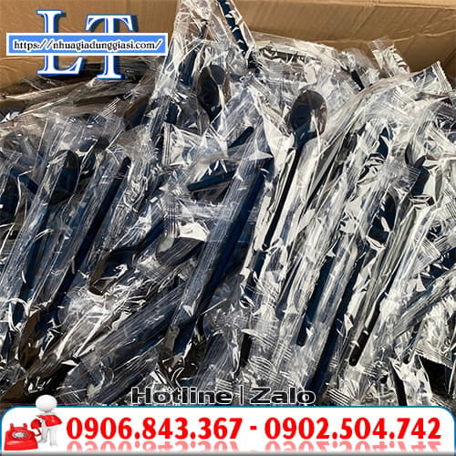 Muỗng nhựa dài 20cm bọc màng Muỗng nhựa dài 20cm bọc màng
