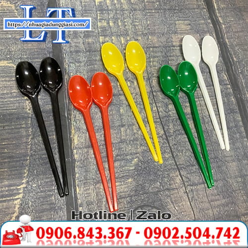 Muỗng nhựa dài 20cm đủ màu Muỗng nhựa dài 20cm đủ màu