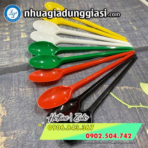 Muỗng nhựa nhiều màu Muỗng nhựa nhiều màu