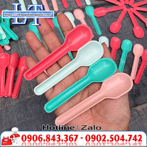 Muỗng nhựa nhỏ nhiều màu Muỗng nhựa nhỏ nhiều màu