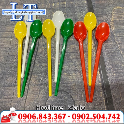 Muỗng nhựa trà sữa đủ màu Muỗng nhựa trà sữa đủ màu