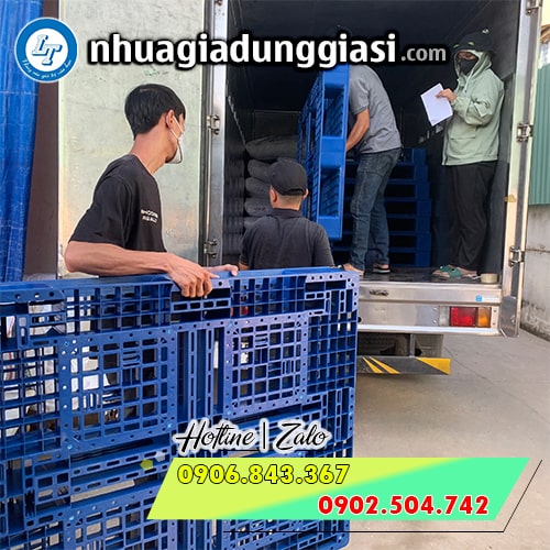 Pallet nhựa 2 mặt giao hàng nhanh chóng Pallet nhựa 2 mặt giao hàng nhanh chóng