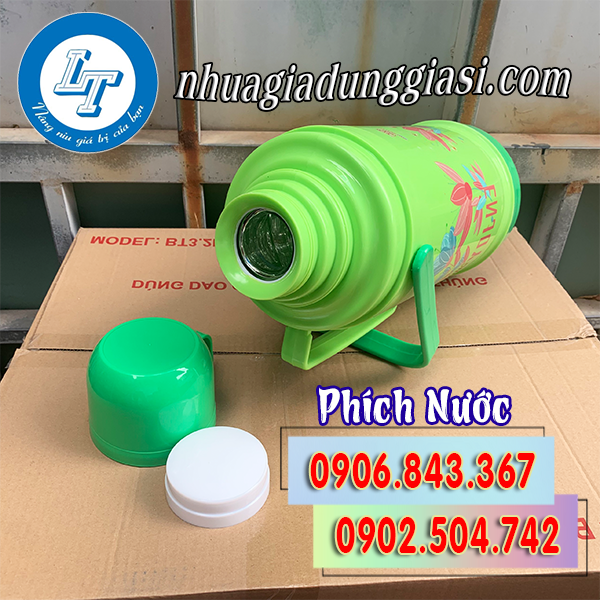 Phích nước nhựa