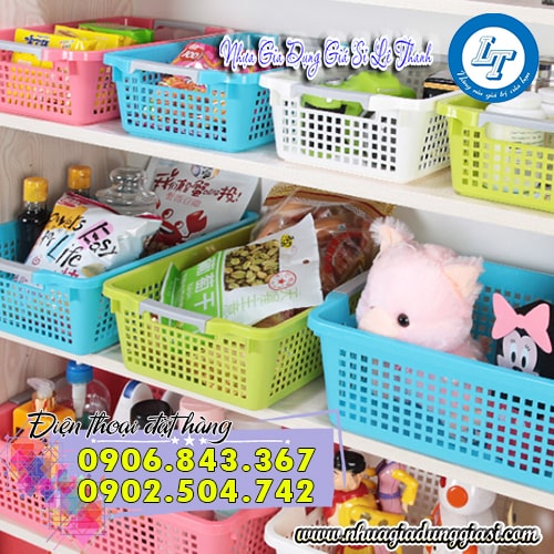 Rổ nhựa chữ nhật giúp sắp xếp ngăn nắp các vật dụng