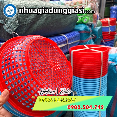 Rổ nhựa có gờ tránh thực phẩm tiếp xúc với mặt đất