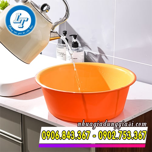 Thau nhựa có khả năng chịu nhiệt tốt Thau nhựa có khả năng chịu nhiệt tốt