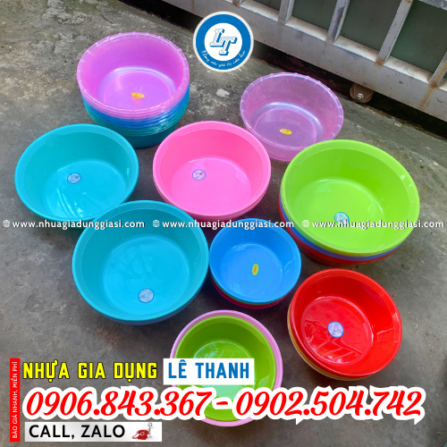 Thau nhựa đa dạng kiểu dáng, màu sắc Thau nhựa đa dạng kiểu dáng, màu sắc