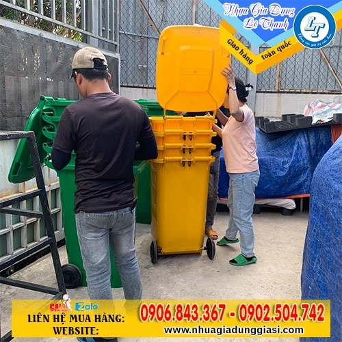 Thùng rác có nắp đậy bền tốt không dễ bị oxi hóa