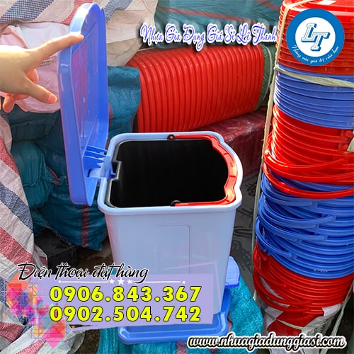 Thùng rác nhựa đạp chân thiết kế nhỏ gọn