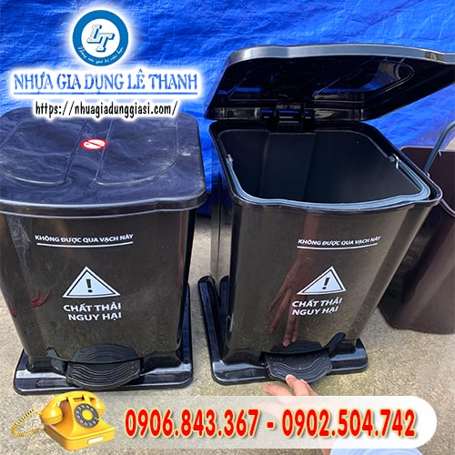 Thùng rác y tế 15L thiết kế chân đạp tiện lợi Thùng rác y tế 15L thiết kế chân đạp tiện lợi
