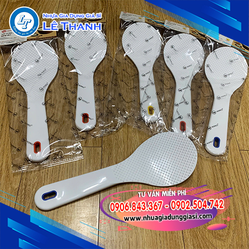 Vá xới cơm nhựa chịu nhiệt an toàn Vá xới cơm nhựa chịu nhiệt an toàn