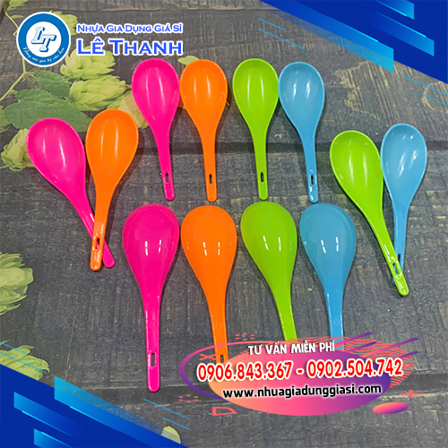 Vá xới cơm nhựa nhiều màu Vá xới cơm nhựa nhiều màu