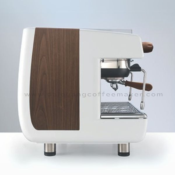 Máy pha cà phê Casadio Undici WD A1 Group - Ốp hông vân gỗ sồi tạo điểm nhấn khác biệt