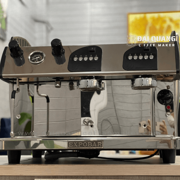 Góc nghiêng sang trọng máy pha cà phê Expobar Markus 2 Group