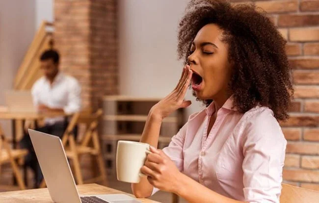 Trang bị máy pha cà phê cho văn phòng giúp nhân viên tỉnh táo khi làm việc, góp phần nâng cao năng suất lao động