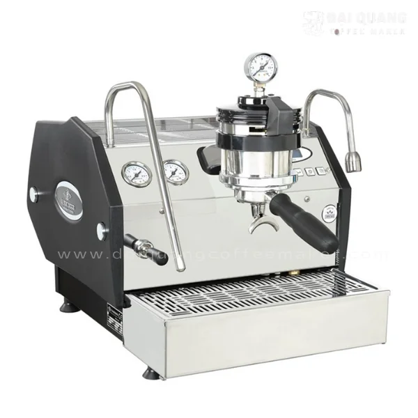 Mặt trước máy La Marzocco GS3 MP 1 Group với thiết kế gọn gàng, sang trọng