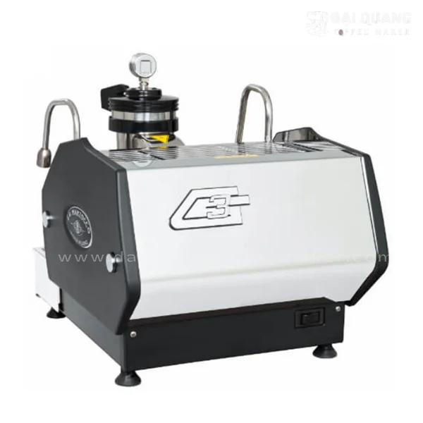 Mặt sau máy La Marzocco GS3 MP thể hiện độ hoàn thiện cao và kết cấu vững chắc từ Ý