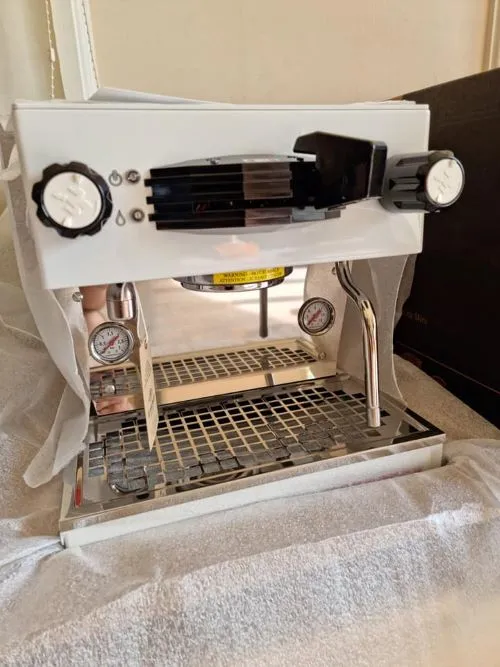 Hình thực tế máy Linea Mini Colors phiên bản trắng – giao hàng tại showroom Đại Quang