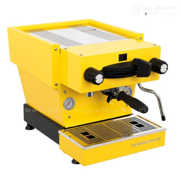 Linea Mini R màu vàng nổi bật – tươi sáng và đầy năng lượng, phù hợp quầy bar sáng tạo.