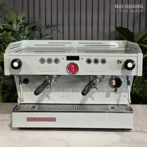 Góc chính diện của Linea PB 2 Group – dòng máy phù hợp quán cà phê quy mô lớn, vận hành ổn định