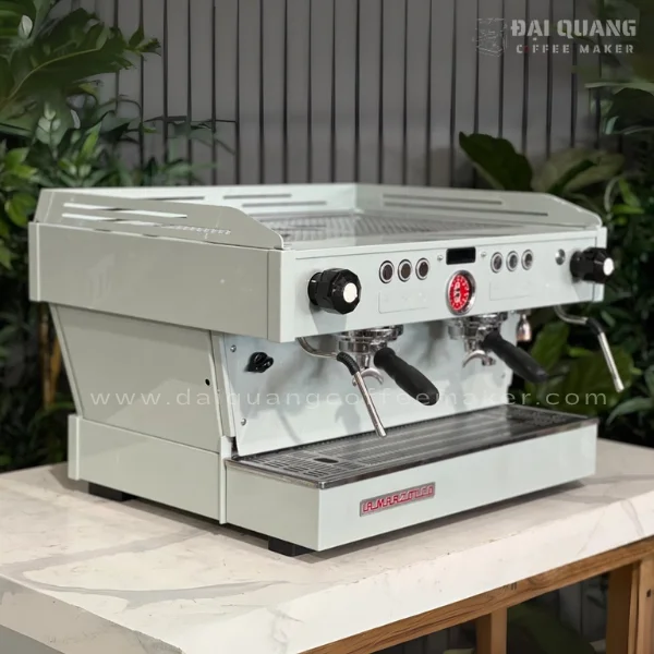 Thiết kế chắc chắn, lớp vỏ kim loại phủ sơn cao cấp – La Marzocco Linea PB 2GR là lựa chọn cho barista chuyên nghiệp