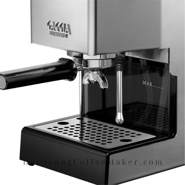 Vòi đánh hơi có thể xoay giúp đánh sữa dễ dàng