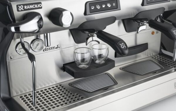 Máy pha cà phê Rancilio Classe 5 USB 2 Group với thống nút bấm LED cao cấp giúp thao tác chính xác trong mọi điều kiện