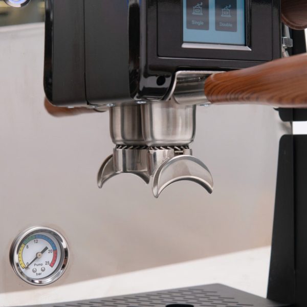 Máy pha cà phê Unibar Hi-Tech 88 có thể phục vụ lên tới khoảng 200 ly mỗi ngày