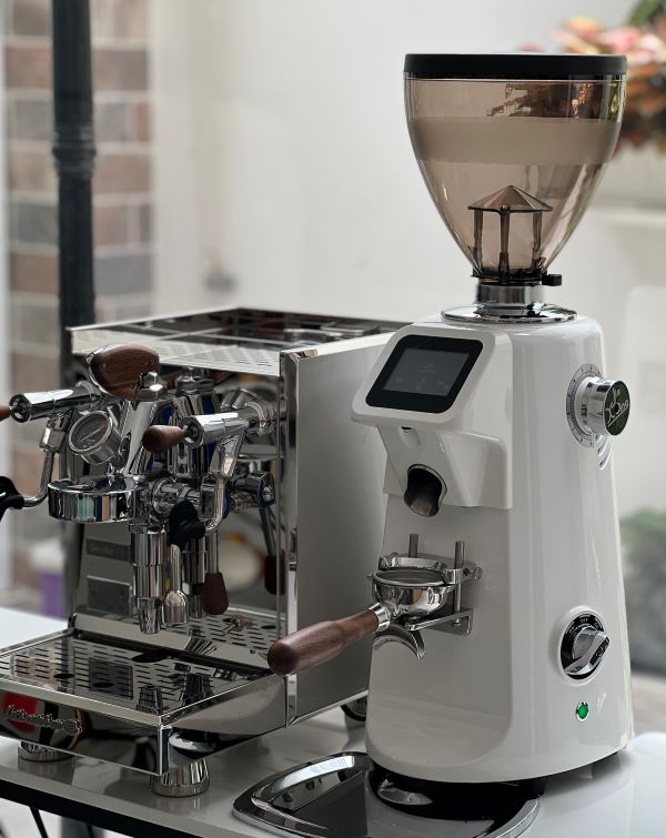 Ghé thăm Đại Quang Coffee Maker để sở hữu máy xay cà phê JIEXING JX 683 chính hãng, chất lượng cao