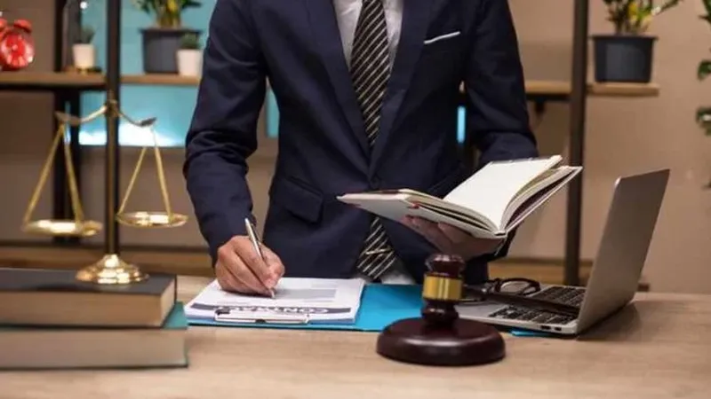 QUAN HỆ PHÁP LUẬT HÀNH CHÍNH – KHÁI NIỆM, ĐẶC ĐIỂM VÀ Ý NGHĨA TRONG THỰC TIỄN