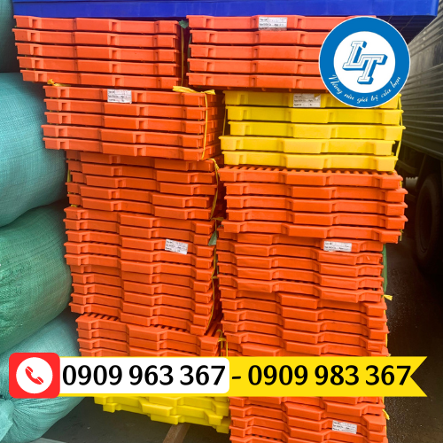 CUNG CẤP SÀN NHỰA LÓT CHUỒNG NUÔI GÀ VỊT GIÁ RẺ tấm nhựa lót sàn
