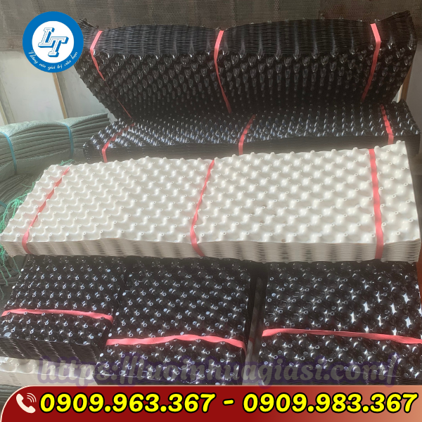 TẤM NHỰA DẺO ĐEN TRỒNG CÂY GIÁ RẺ tấm nhựa bó bầu cây