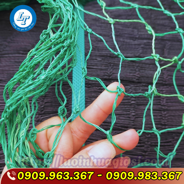LƯỚI RÀO NUÔI GÀ THẢ VƯỜN lưới cước xanh rào gà
