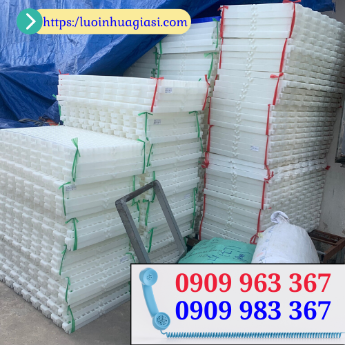 Nơi bán tấm nhựa lót sàn chăn nuôi giá rẻ loại 1 tấm nhựa lót sàn chăn nuôi màu trắng 50x100cm lỗ vuông và tròn