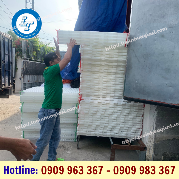 Bán giá rẻ tấm nhựa lót sàn màu vàng cao cấp loại 1 tấm nhựa lót sàn màu vàng