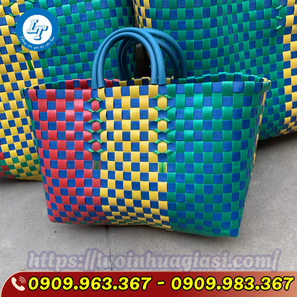 GIỎ ĐAN DÂY NHỰA CÓ QUAI XÁCH GIÁ RẺ XÀI BỀN giỏ nhựa đan tay