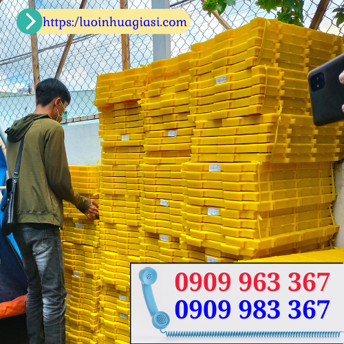 Cung cấp tấm nhựa lót sàn chăn nuôi giá rẻ HCM tấm nhựa lót sàn chăn nuôi màu vàng 40x60