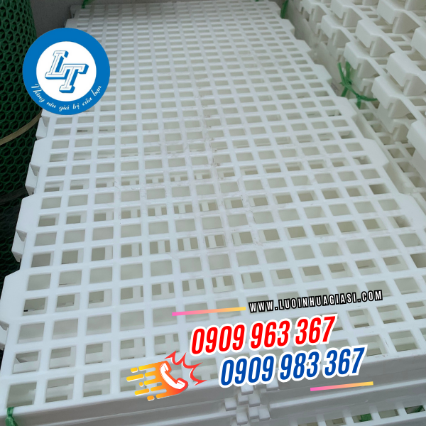 sàn nhựa trắng 50x100 cm lỗ vuông