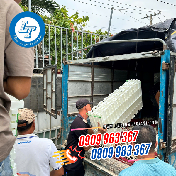 LÊ THANH BÁN RẺ SÀN NHỰA LỖ TRÒN MÀU TRẮNG LÊ THANH BÁN RẺ SÀN NHỰA LỖ TRÒN MÀU TRẮNG