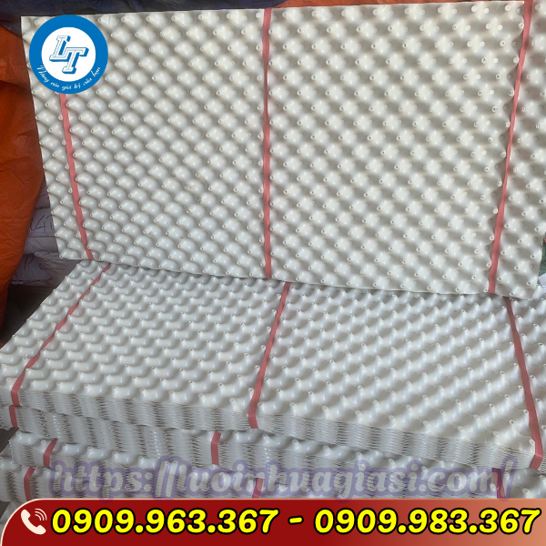 TẤM NHỰA DẺO ĐEN TRỒNG CÂY GIÁ RẺ bầu ươm cây thông minh