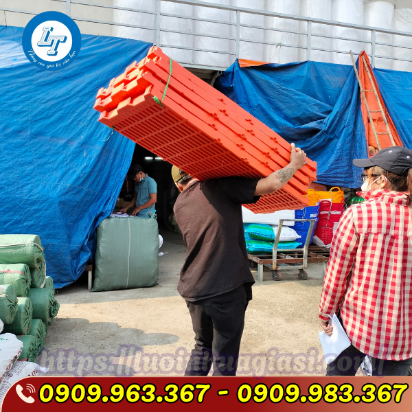 SÀN NHỰA LÓT CHUỒNG CHÓ MÈO GIÁ RẺ GIAO NHANH SÀN NHỰA LÓT CHUỒNG CHÓ MÈO GIÁ RẺ GIAO NHANH