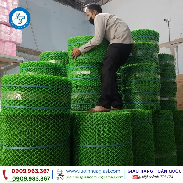 LƯỚI NHỰA MẮT CÁO 30 CM