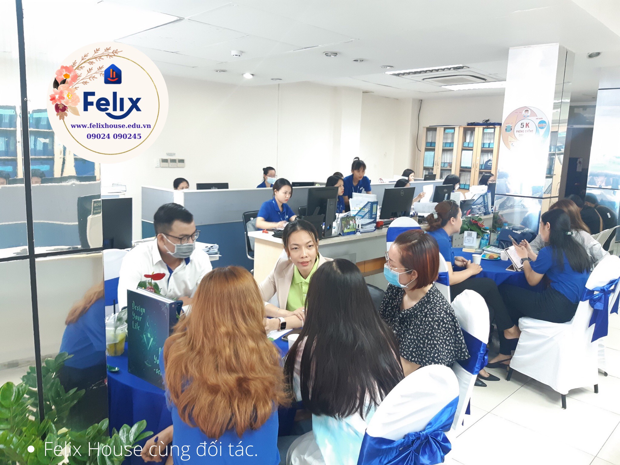 Founder Thư Hoàng kết hợp với đối tác Mori tư vấn Thần số học cho Khách Hàng ACB Founder Thư Hoàng kết hợp với đối tác Mori tư vấn Thần số học cho Khách Hàng ACB