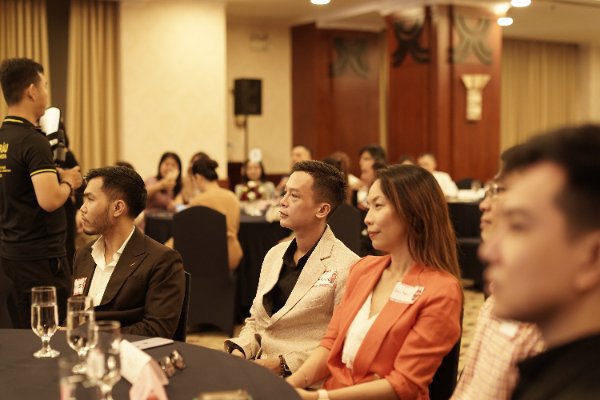 Thần số học Felix giao lưu với hội doanh nhân BNI - Founder Thư Hoàng Thần số học Felix giao lưu với hội doanh nhân BNI - Founder Thư Hoàng