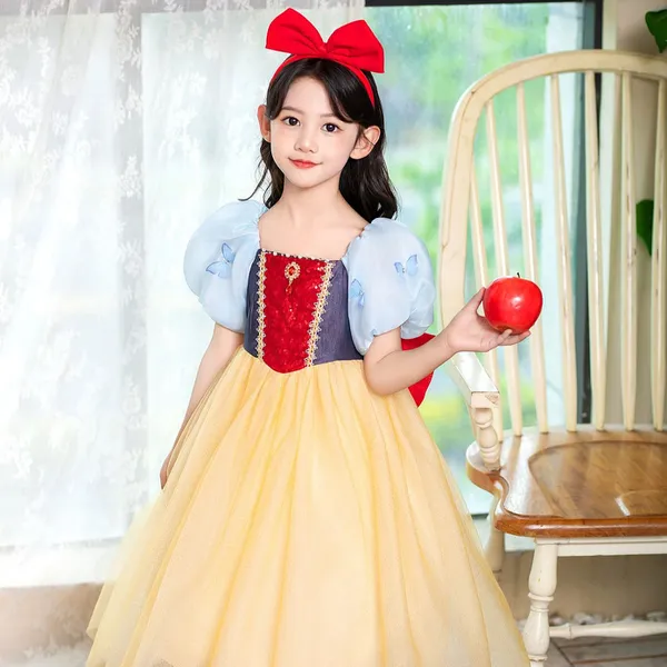 Trang phục Công chúa Bạch Tuyết kết hợp tay phồng hình bướm xinh xắn