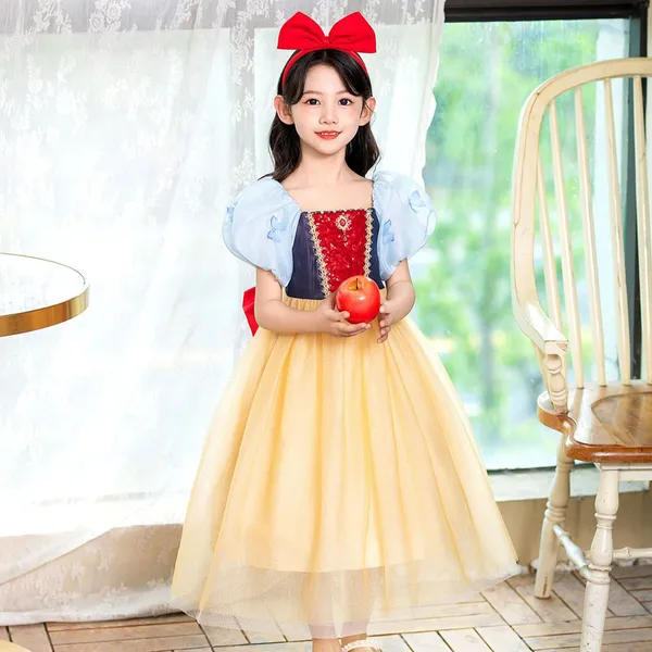 Trang phục Công chúa Bạch Tuyết kết hợp tay phồng hình bướm xinh xắn