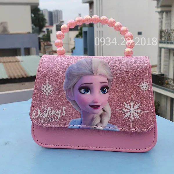 Túi xách Elsa cho bé gái hình công chúa Elsa siêu đáng yêu.