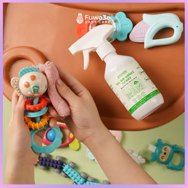 Xịt lau đồ chơi, bàn ăn cho bé Fuwa3e