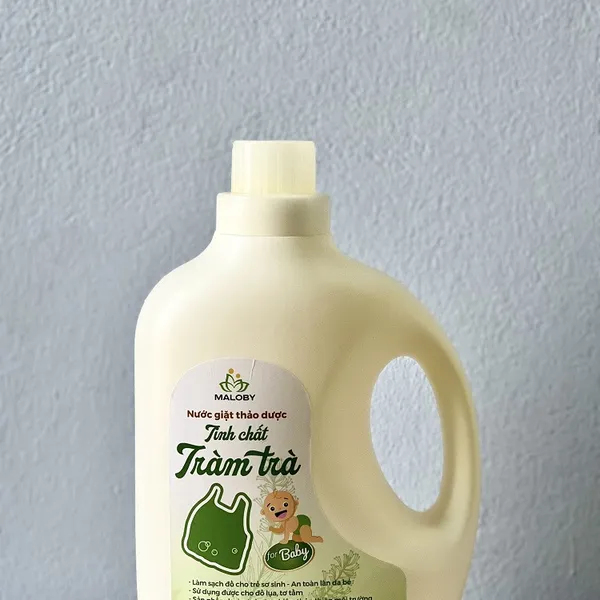 NƯỚC GIẶT THẢO DƯỢC CHO BÉ TINH CHẤT TRÀM TRÀ MALOBY